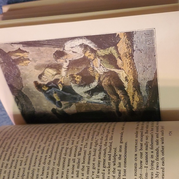 Best loved books for young readers - Picture 7 of 7